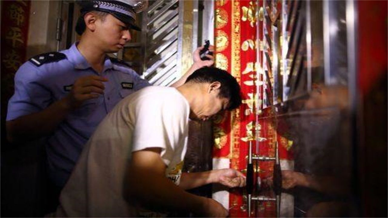 兴隆镇请开锁师傅开了锁后，师傅